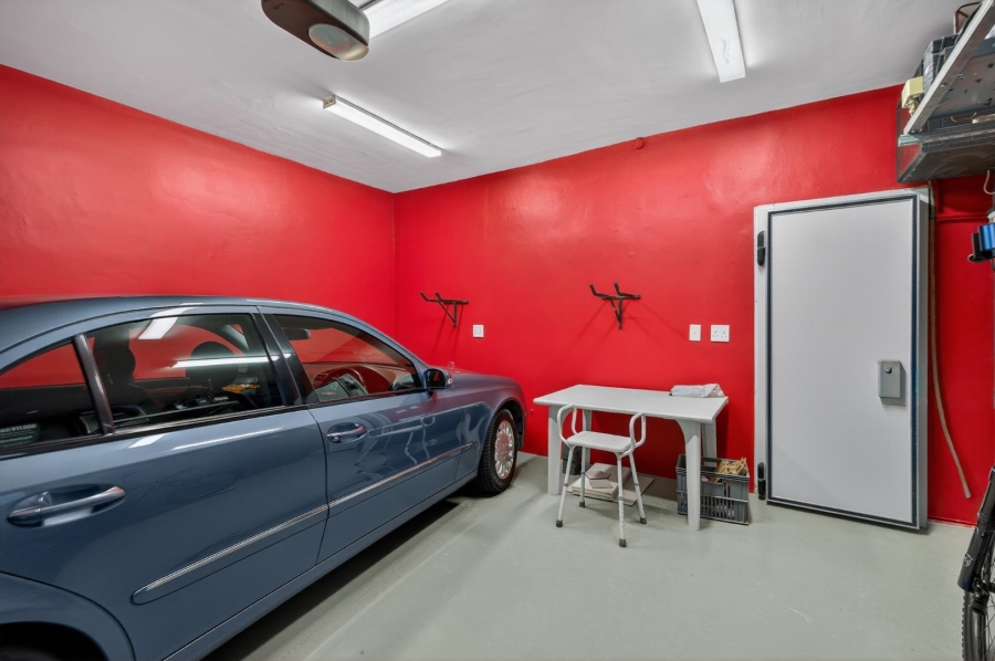 3 Bedroom Property for Sale in Vredehoek Western Cape